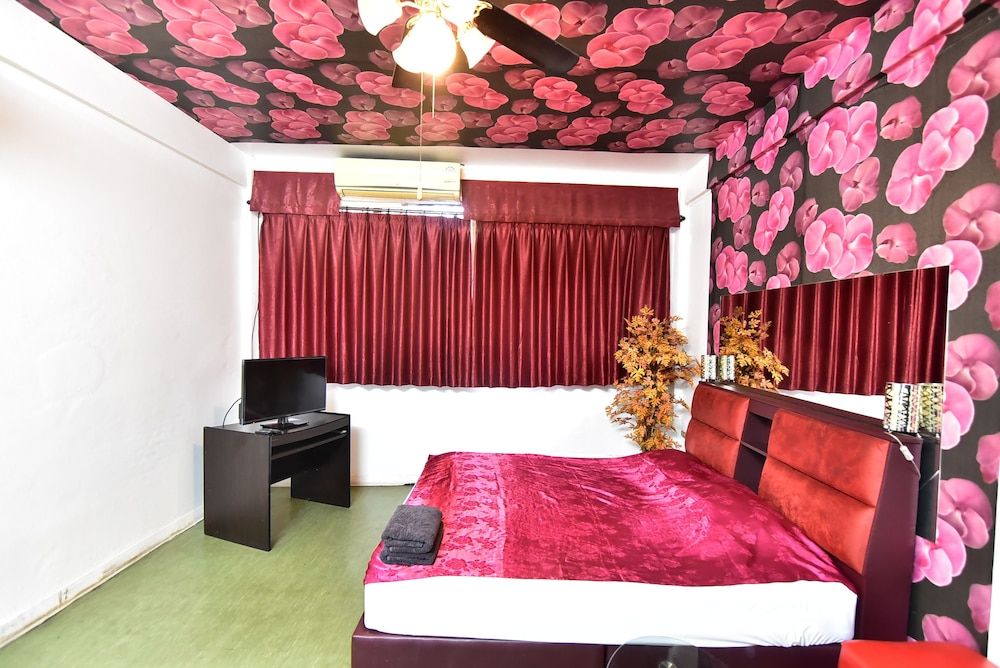 undefined Maxwell Inn 2