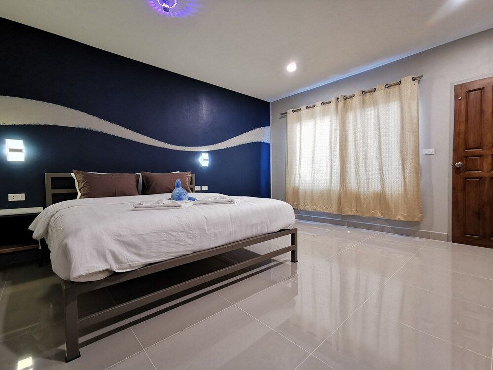 Thepprasit Cosy Signature Villa, 5 Bedrooms, Patio 2