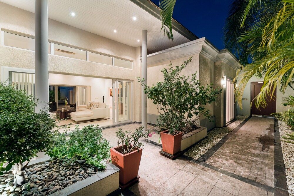 undefined Stunning Luxury Golf and Pool Villas 4