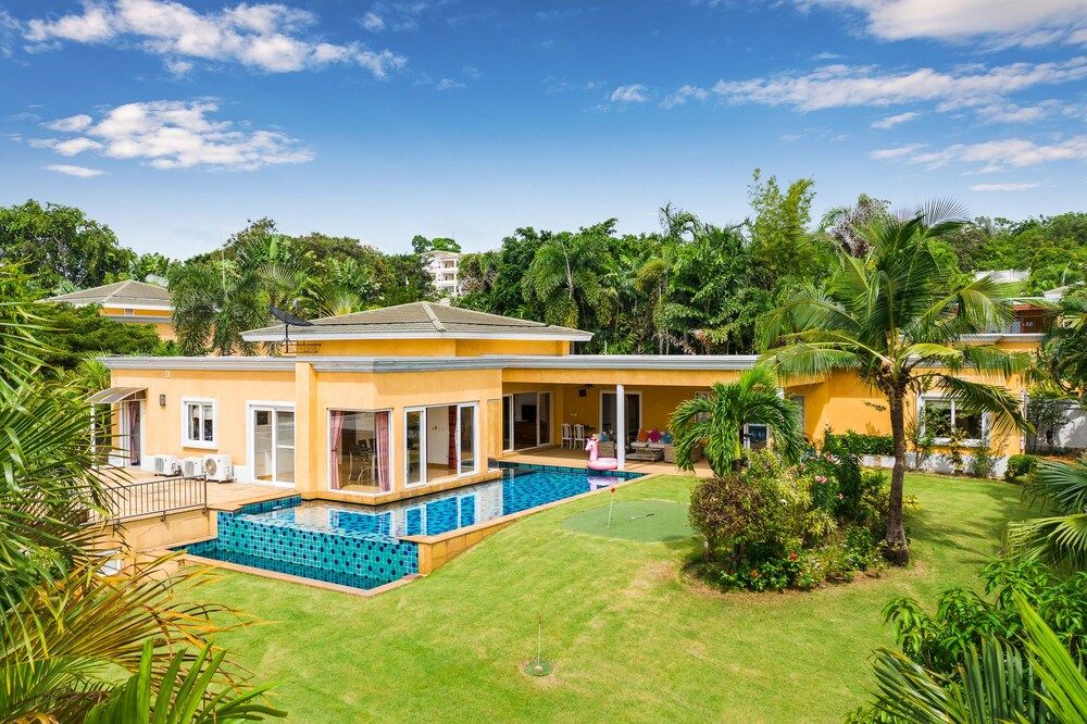 undefined Stunning Luxury Golf and Pool Villas 5