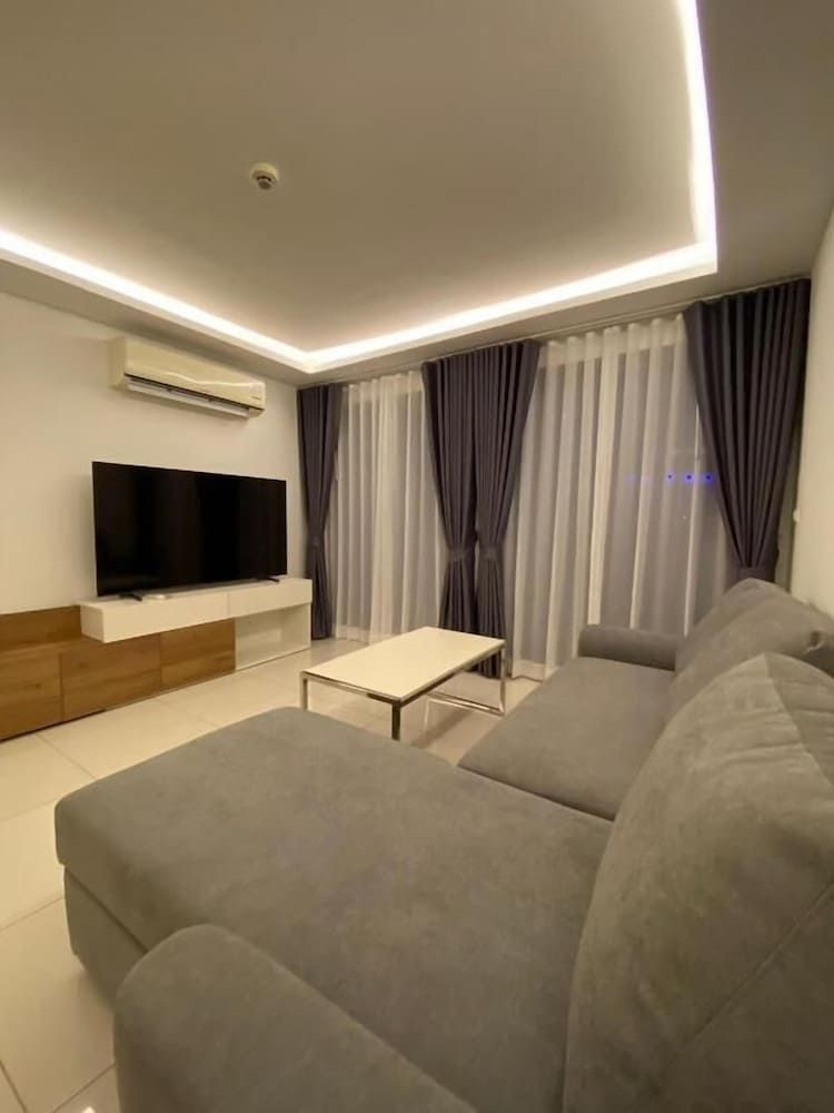 Maldives Resort by PSR ASIA Deluxe Condo, 2 Bedrooms, Balcony 9