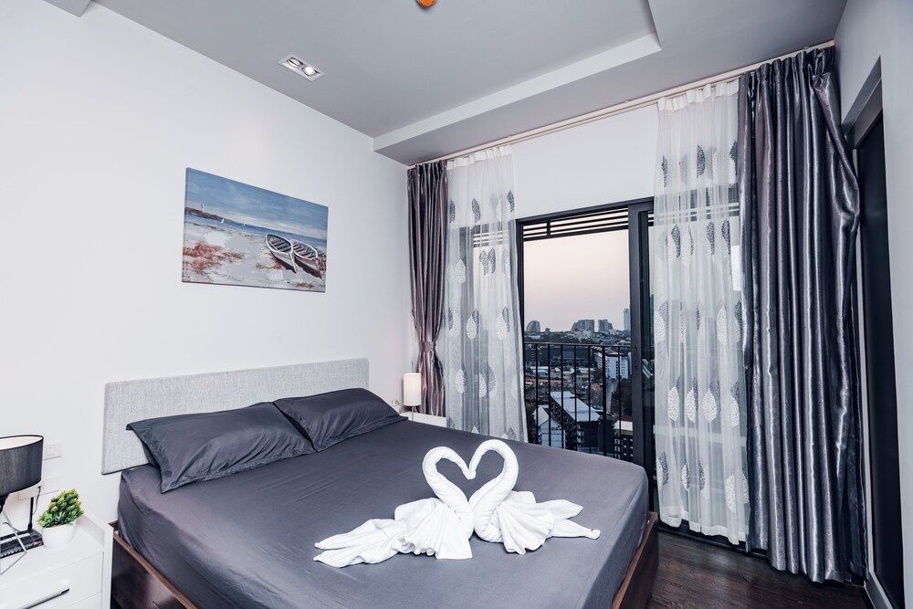YK Condotel Pattaya Superior Apartment, 1 Queen Bed, Non Smoking, Sea View 11
