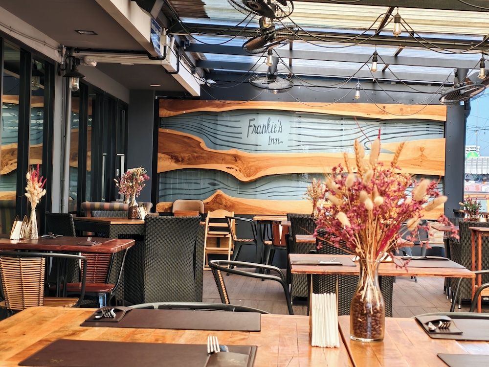 undefined Frankie's Inn 9