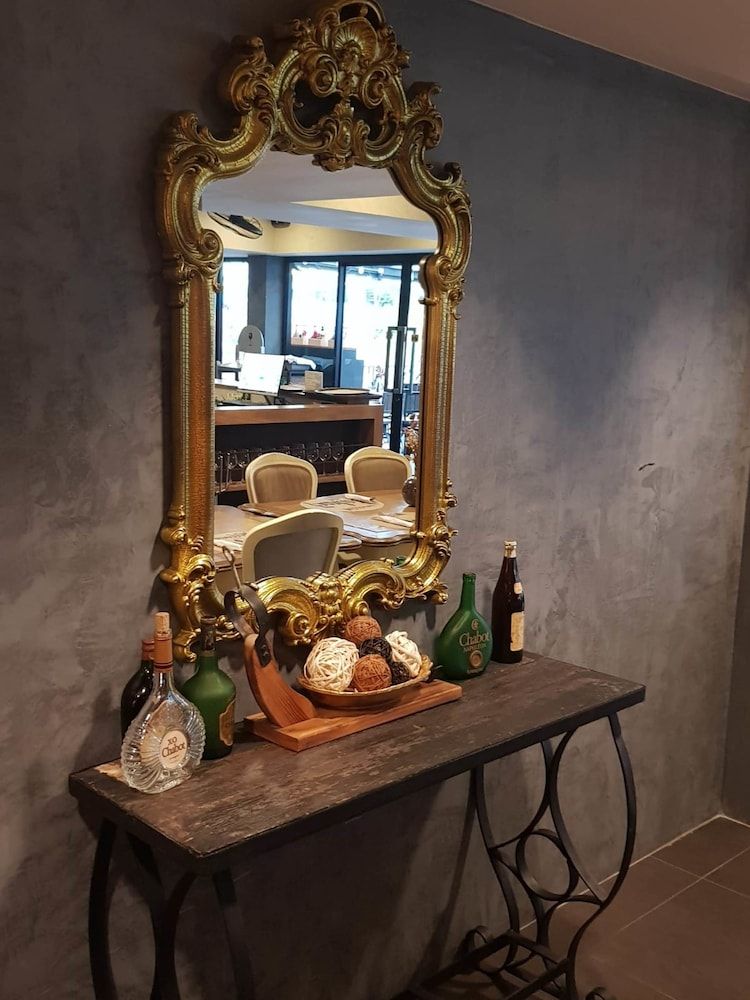 undefined Frankie's Inn 8