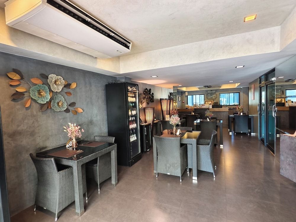 undefined Frankie's Inn 10