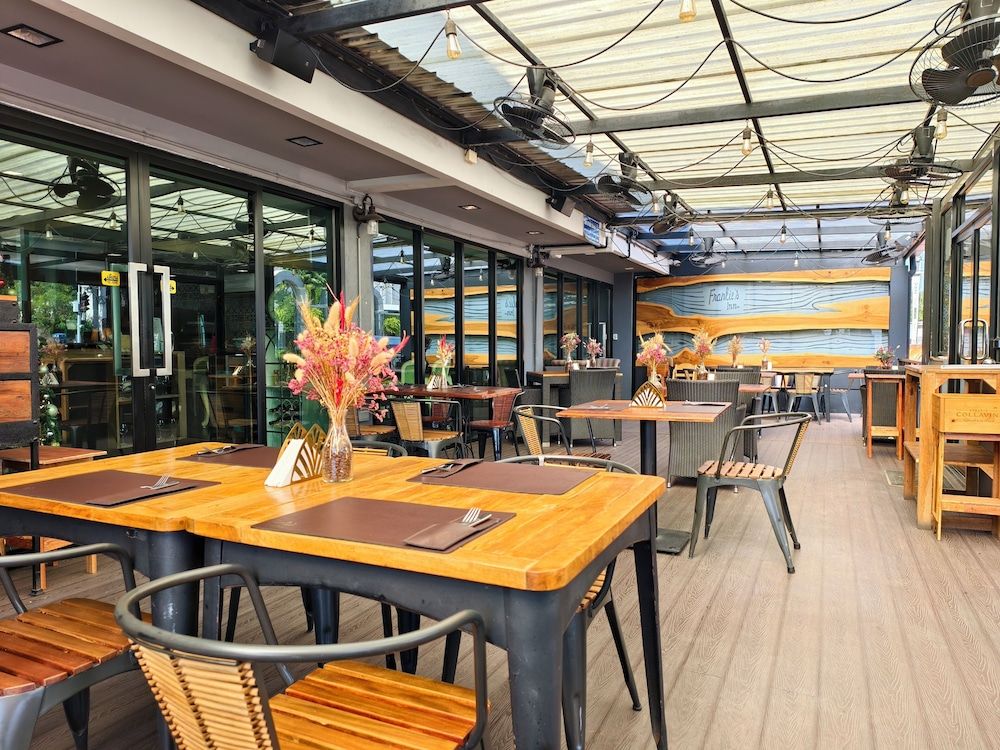 undefined Frankie's Inn 7