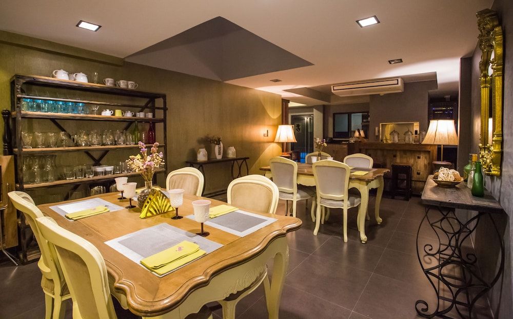 undefined Frankie's Inn 8