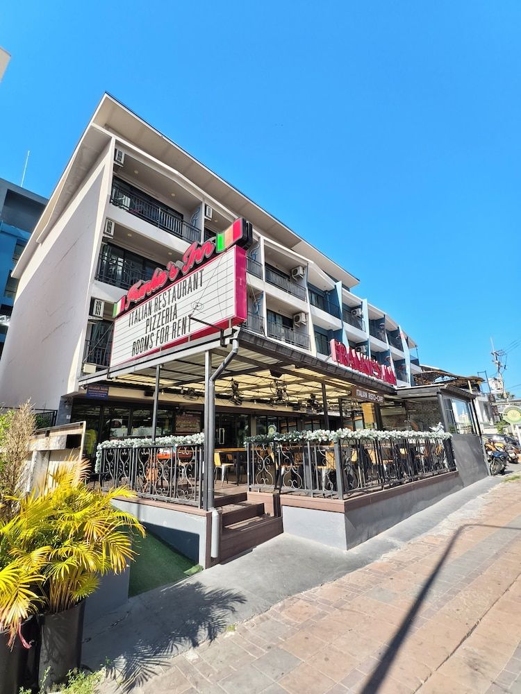 undefined Frankie's Inn 4