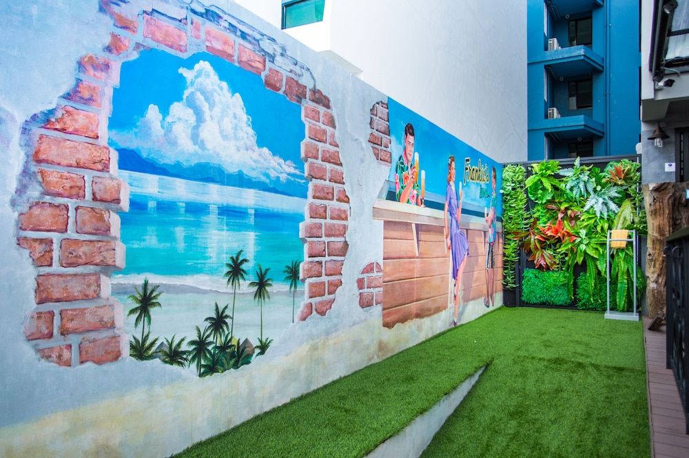 undefined Frankie's Inn 9