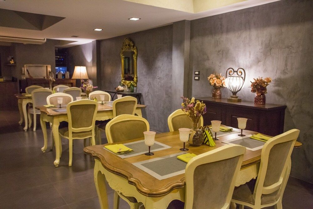 undefined Frankie's Inn 10