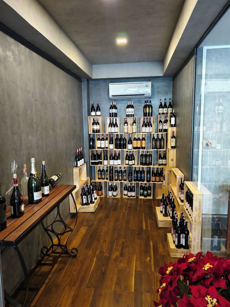 undefined Frankie's Inn 6