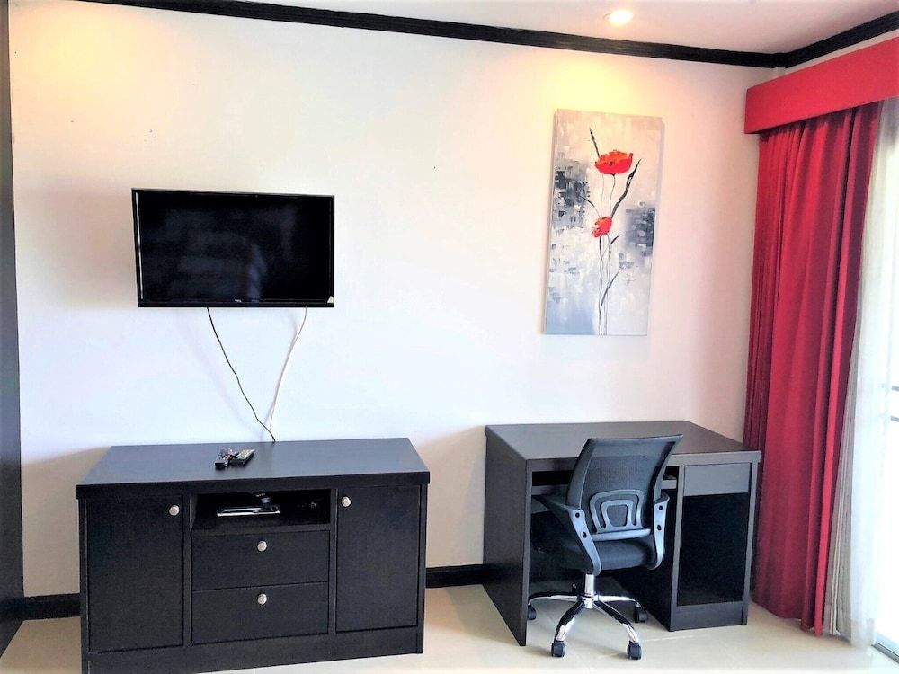 undefined Top Floor Spacious Studio 7