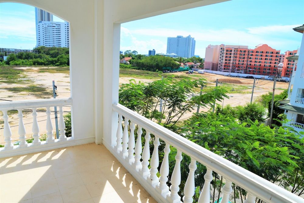 undefined Luxury 1 bed Corner Condo 10