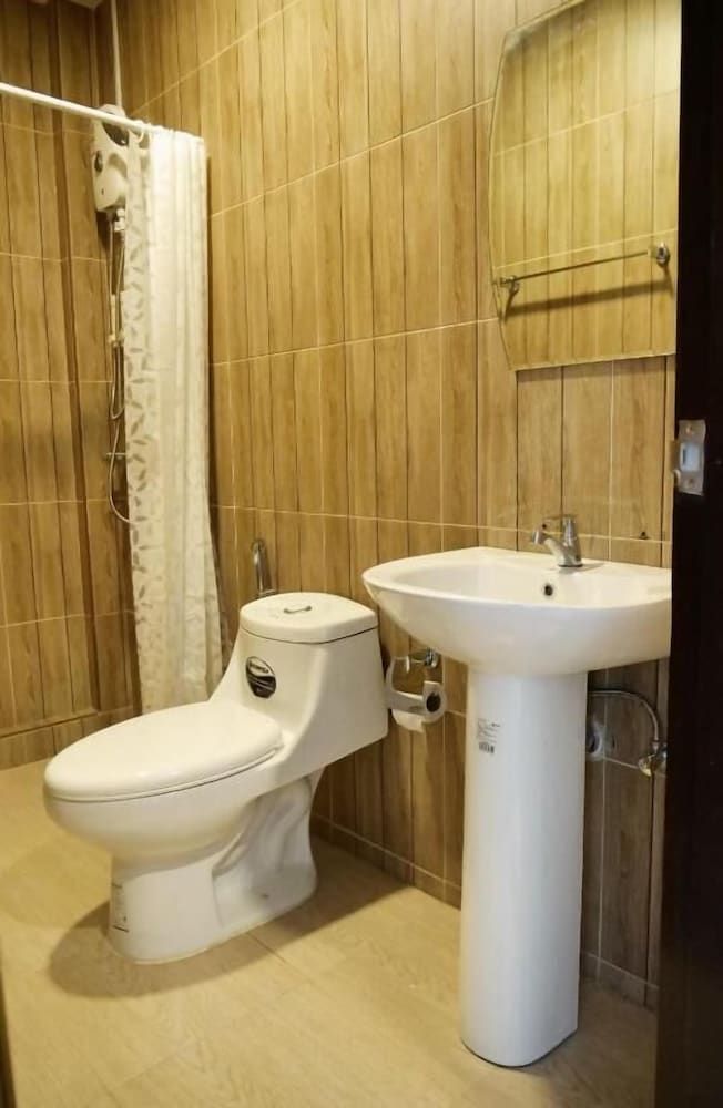 Breeze Hostel Pattaya Deluxe Room, 1 King Bed, Private Bathroom 6