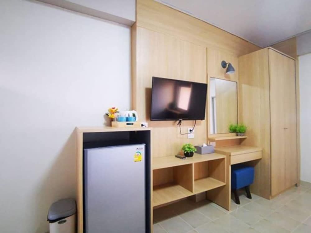 Blue Bed Pattaya SHA by Zuzu Standard Twin Room 7