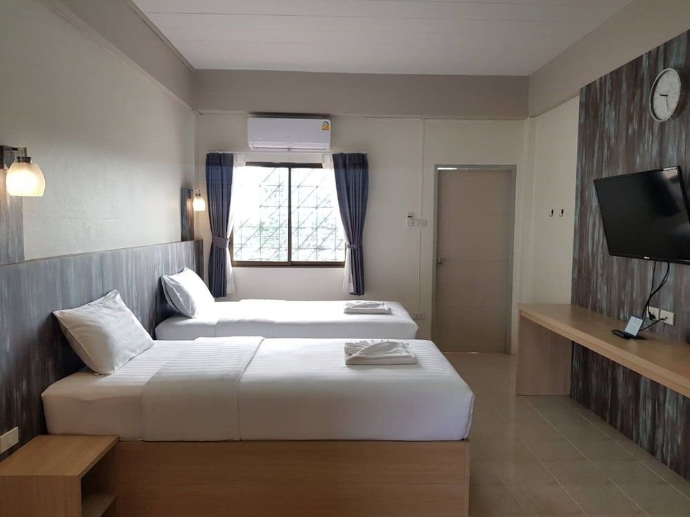 Blue Bed Pattaya SHA by Zuzu Standard Twin Room 2