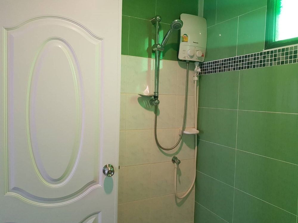 Blue Bed Pattaya SHA by Zuzu Standard Twin Room 5