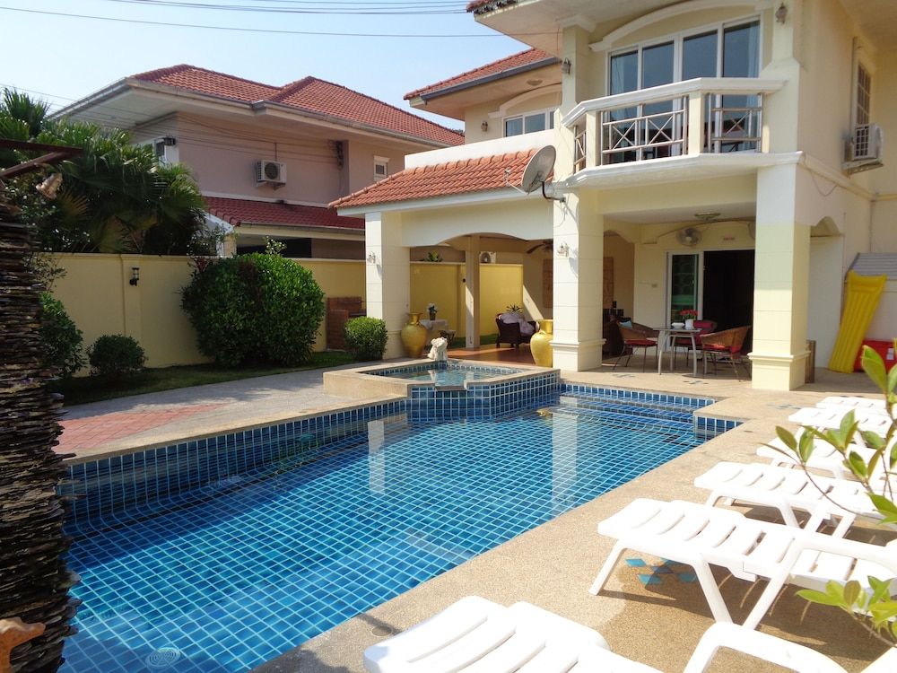 undefined 4 Bedroom Villa Private Pool Central Pattaya 15 min Away 3
