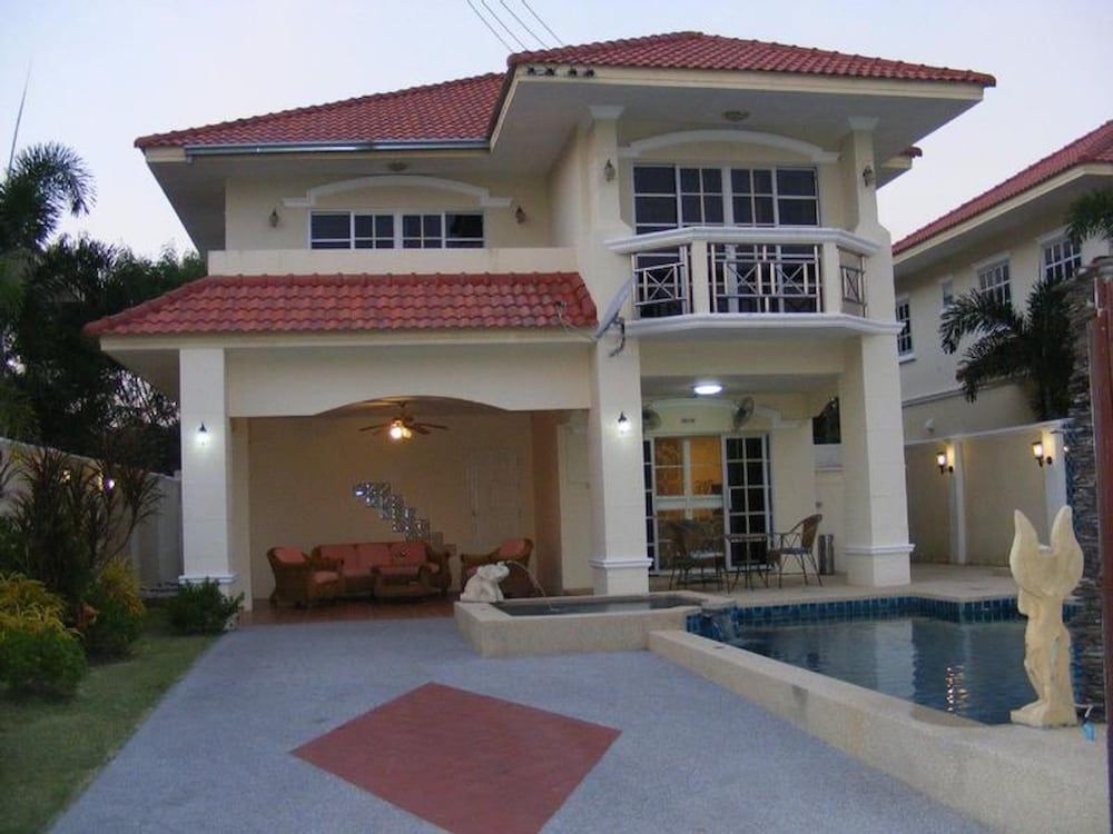 undefined 4 Bedroom Villa Private Pool Central Pattaya 15 min Away