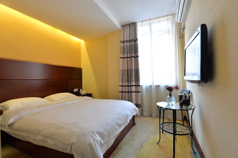 Design Room, 1 King Bed