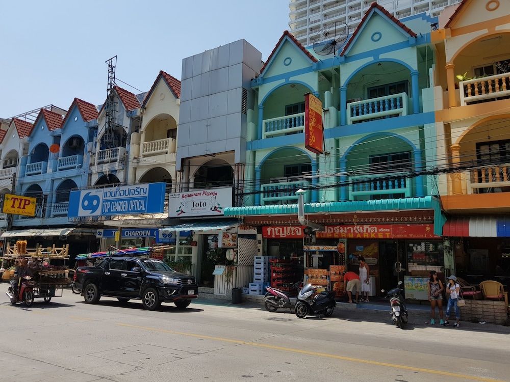 undefined Ons Moeder Restaurant Guesthouse - 6 50 Meters to the Beach 3