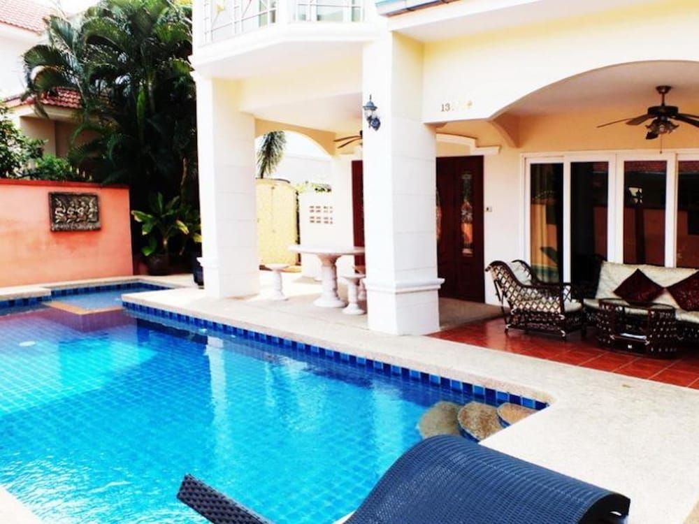 undefined 4 Bedroom Villa Walking Street 15 Min Ride Away