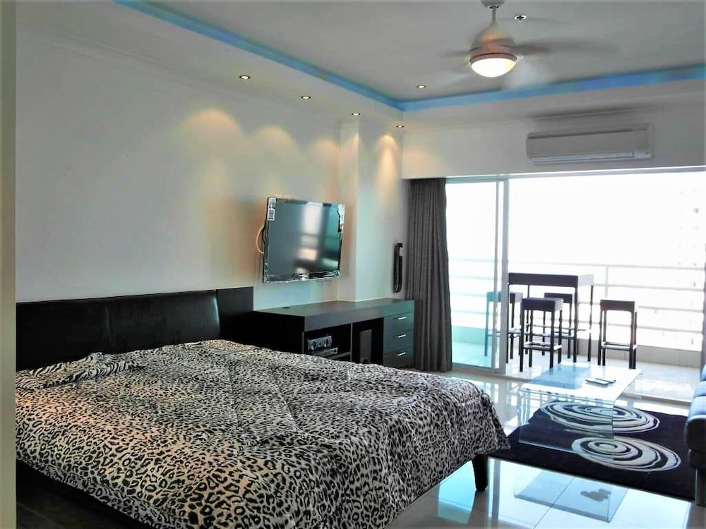 undefined View Talay 8 Large Studio Apartment With sea View Pattaya 10