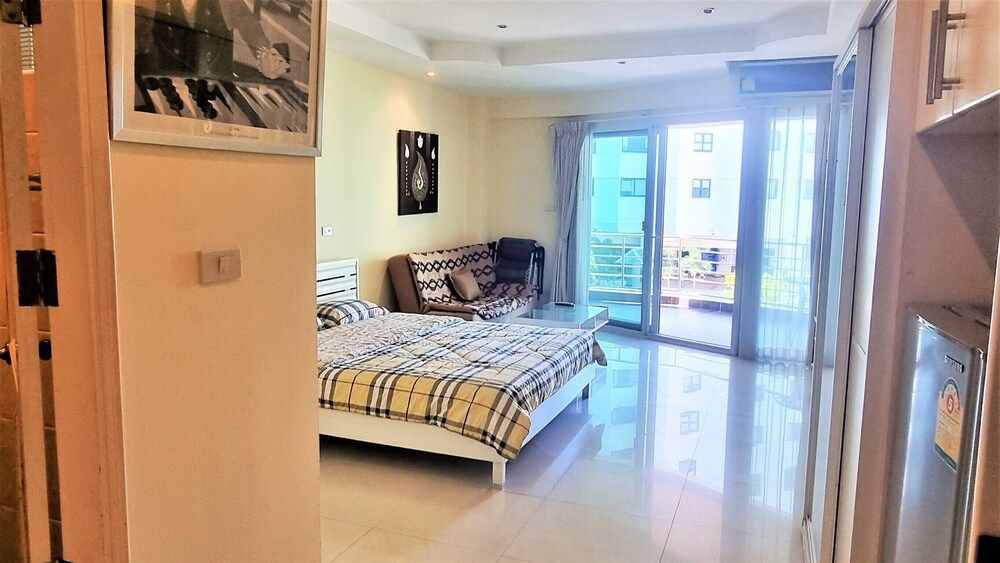 Jomtien Plaza Residence Large Modern Studio Apartment Condo, 1 Bedroom 4