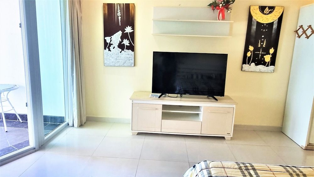 Jomtien Plaza Residence Large Modern Studio Apartment Condo, 1 Bedroom 15