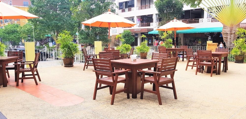 undefined Jomtien Plaza Residence Large Modern Studio Apartment 5