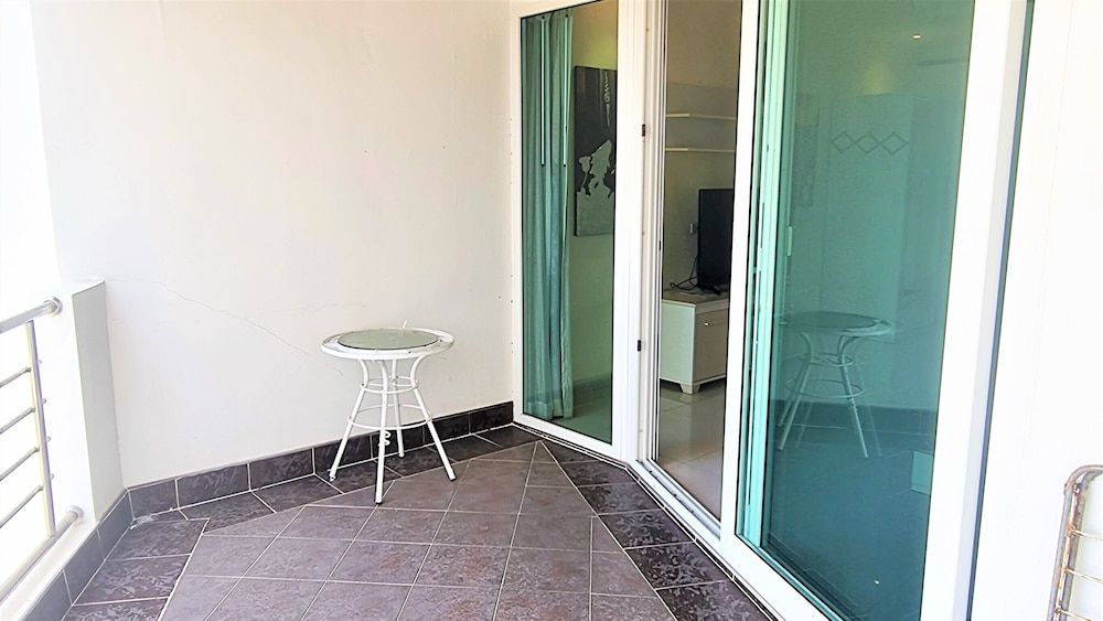 Jomtien Plaza Residence Large Modern Studio Apartment Condo, 1 Bedroom 9