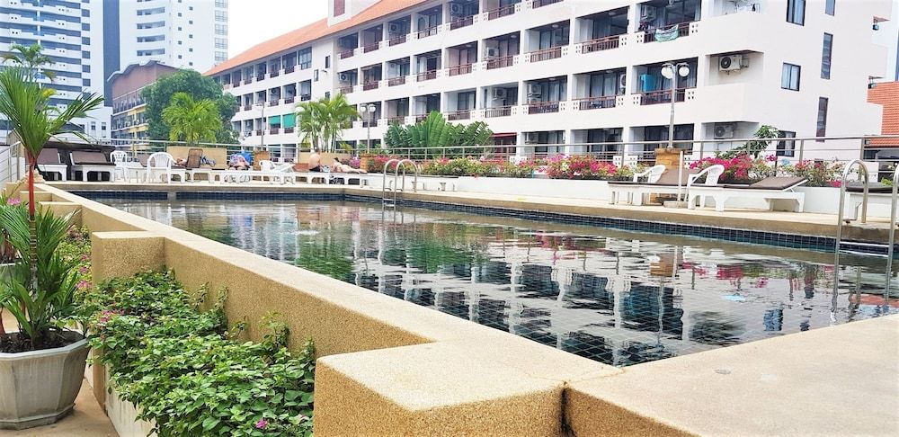 undefined Jomtien Plaza Residence Large Modern Studio Apartment 8