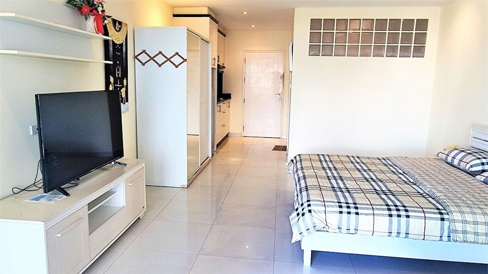 Jomtien Plaza Residence Large Modern Studio Apartment Condo, 1 Bedroom 8