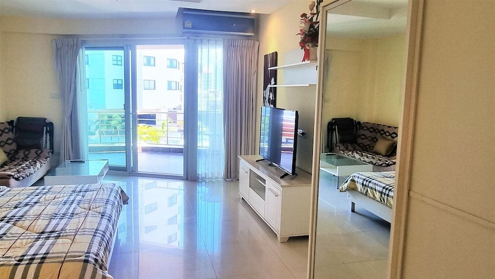Jomtien Plaza Residence Large Modern Studio Apartment Condo, 1 Bedroom 12