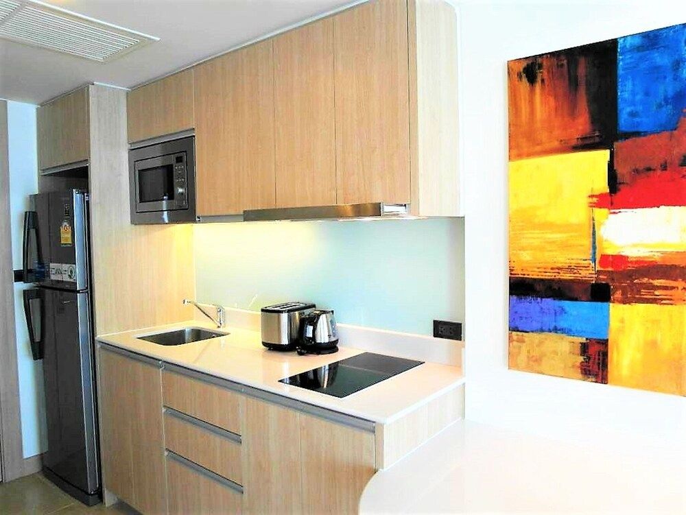 The Cliff sea & Pool Views Studio Apartment Pratumnak Pattaya Apartment, 1 Bedroom, Smoking, Balcony 13
