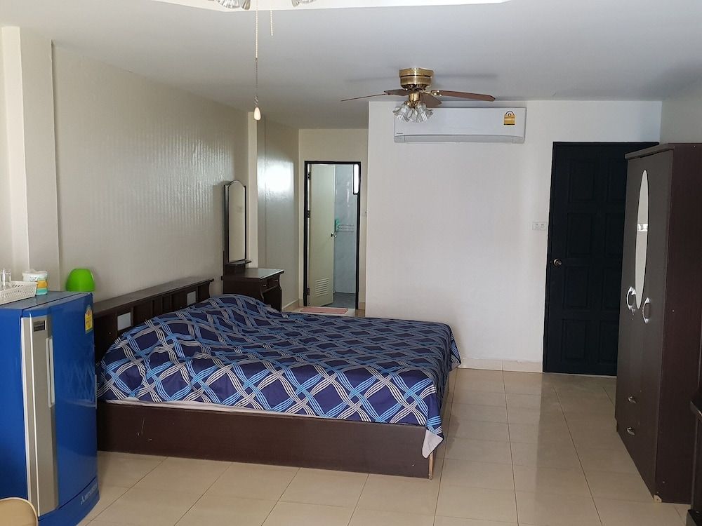 undefined Ons Moeder Restaurant Guesthouse - 2 50 Meters to the Beach 5