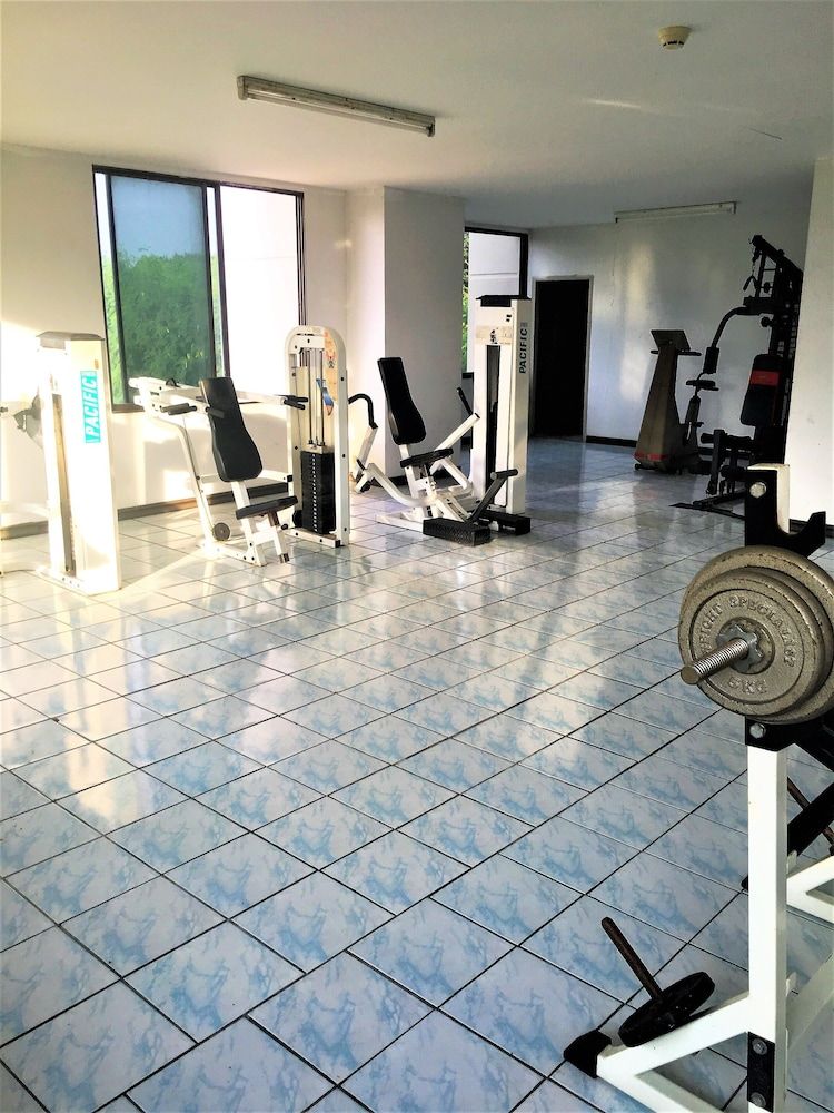 Swimming Pool View Spacious Studio 5 Min To Beach Condo, 1 Bedroom, Accessible, Smoking 10