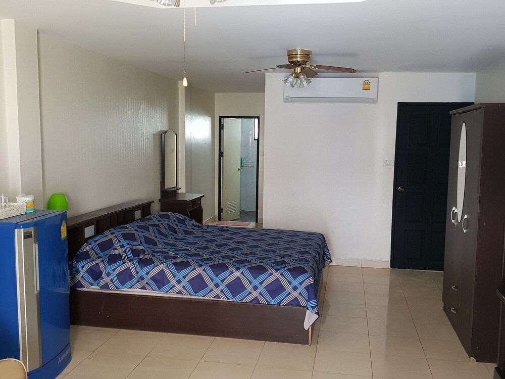 undefined Ons Moeder Restaurant Guesthouse - 3 50 Meters to the Beach 7