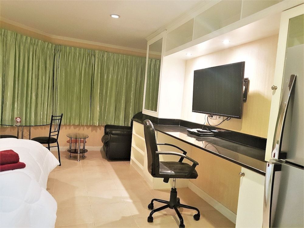 undefined Thip Condotel Jomtien Studio Apartment on soi 7 10