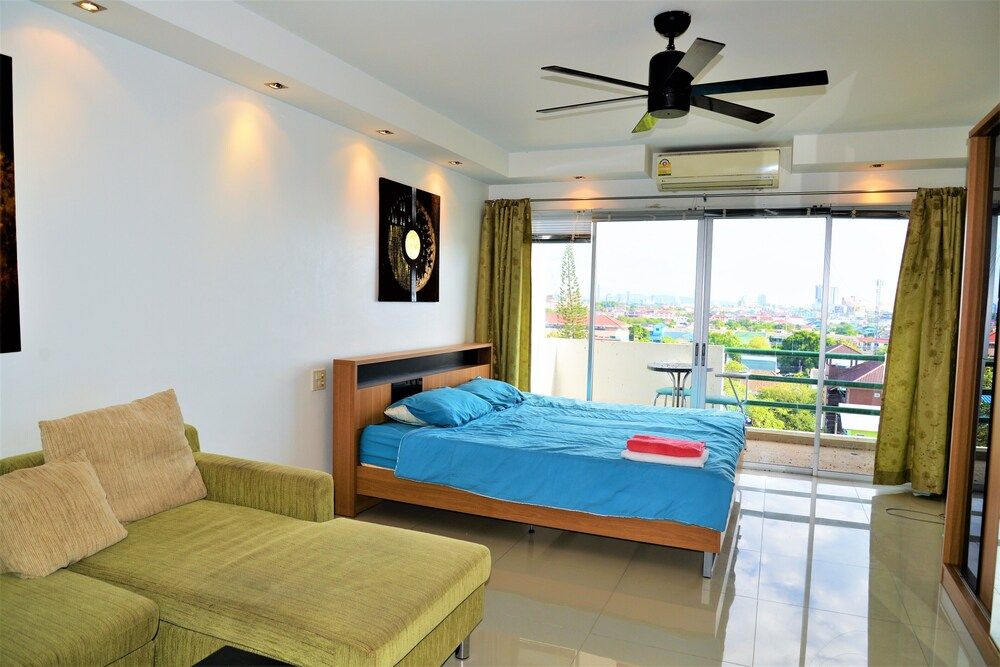 undefined Pattaya Plaza Condotel Large Studio Apartment Sukhumvit