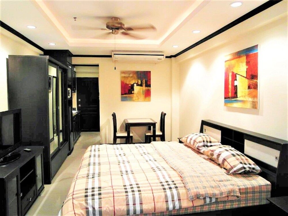 undefined Sea View Beach Condo Jomtien Pattaya Large Pool 8