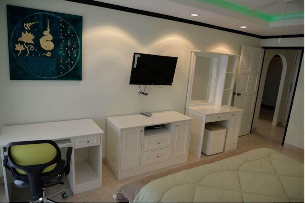 undefined Jomtien Beach Fully Equipped Condominium 3rd Floor Apartment 7