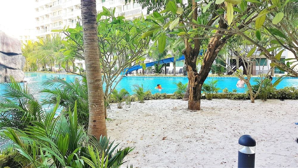 Laguna Beach 3 The Maldives - top Floor Studio Apartment, 1 Bedroom, Smoking, Balcony 15