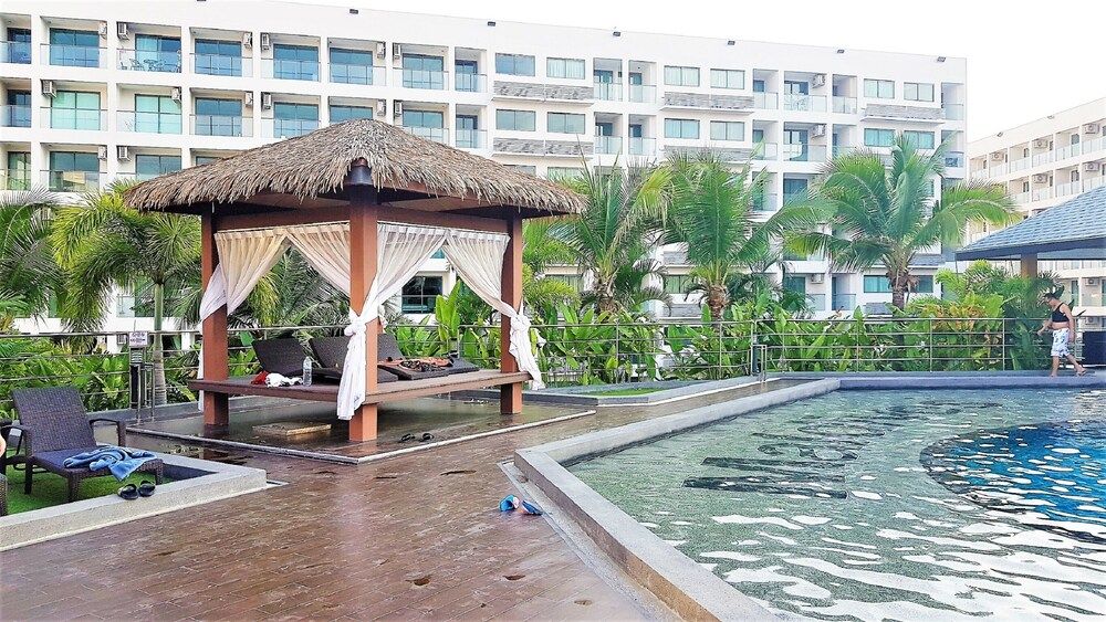 Laguna Beach 3 The Maldives - top Floor Studio Apartment, 1 Bedroom, Smoking, Balcony 25