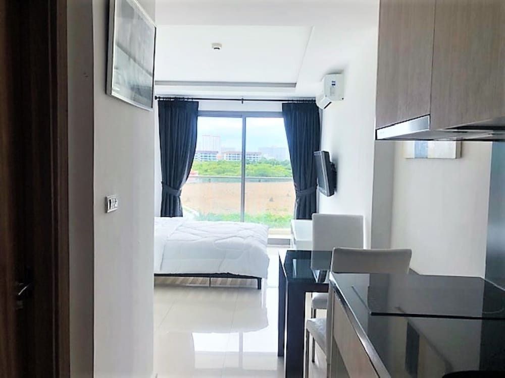 Laguna Beach 3 The Maldives - top Floor Studio Apartment, 1 Bedroom, Smoking, Balcony 6