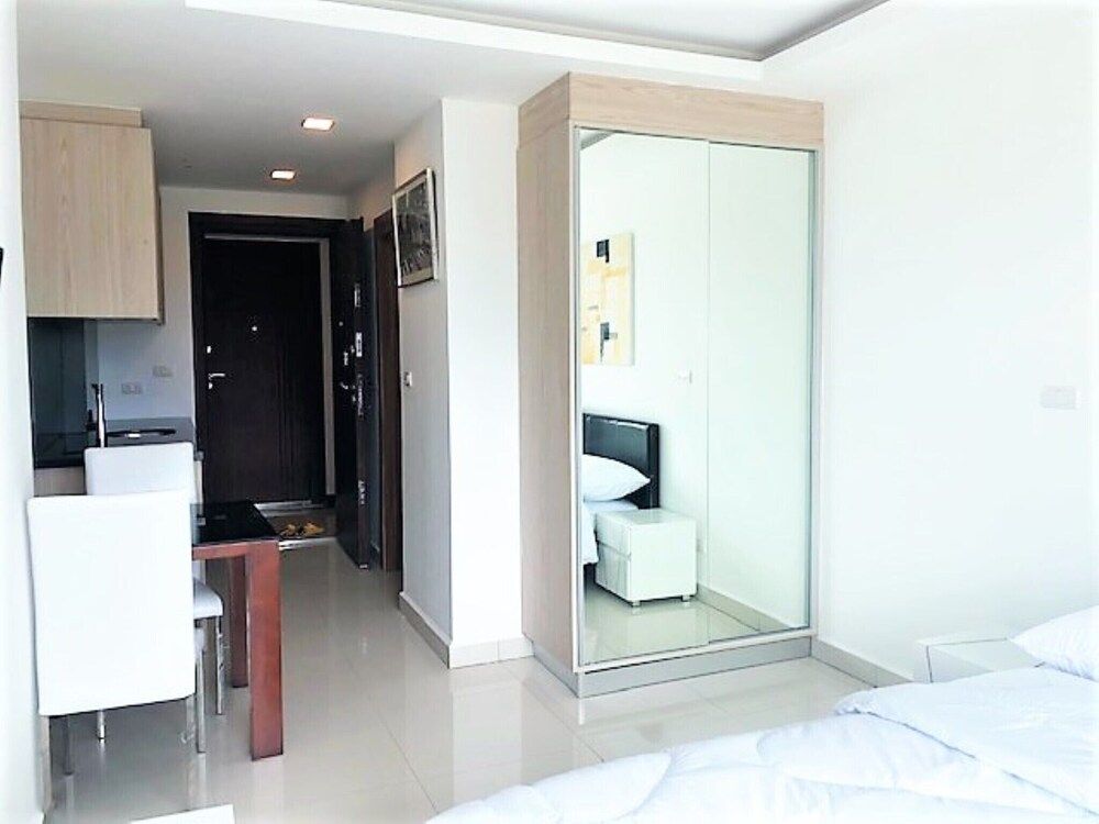 Laguna Beach 3 The Maldives - top Floor Studio Apartment, 1 Bedroom, Smoking, Balcony 5