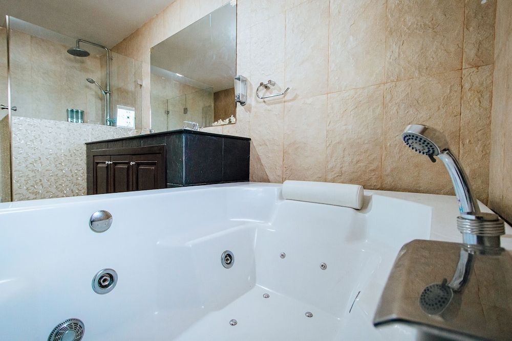 Private Residence Hosted by Sasithorn Villa, 3 Bedrooms, Smoking, Private Pool 13