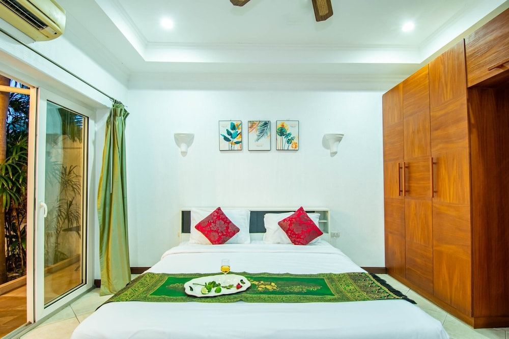 Luxury Villa, 3 Bedrooms, Pool View