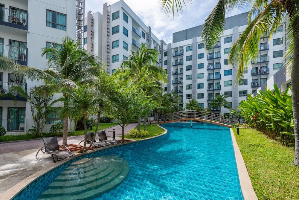 undefined Pool Views De Luxe at Arcadia Beach Resort 10