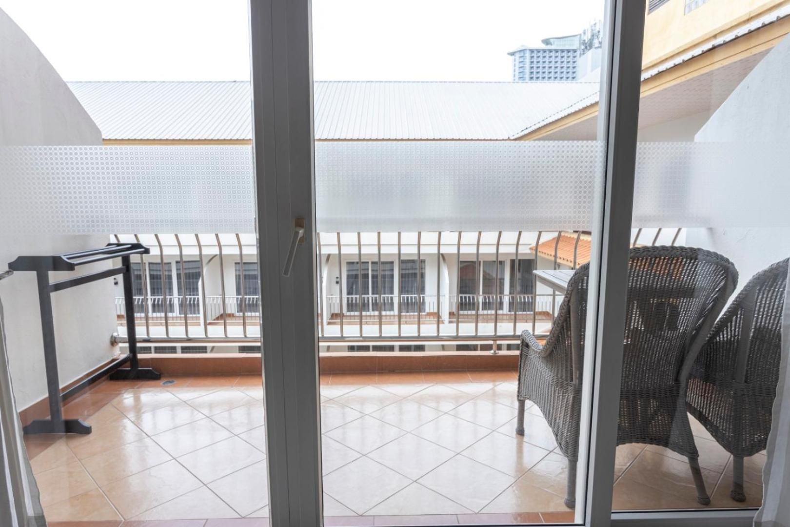 Deluxe Twin With Balcony